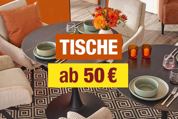 Runder Esstisch mit grauer Tischplatte, gedeckt mit grauem Geschirr, umgeben von gepolsterten Stühlen, Text 'TISCHE ab 50 €'