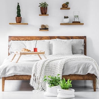 Schlafzimmer Regal über Bett: Die perfekte Lösung für mehr Stauraum und Stil?