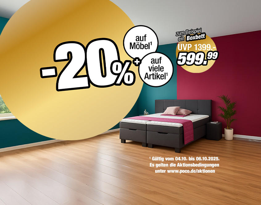 chlafzimmer mit Boxspringbett, türkisfarbener und bordeauxroter Wand, Holzboden, Text: &apos;-20% auf Möbel + auf viele Artikel! Zum Beispiel ein Boxbett UVP 1399,- 599,99&apos;.