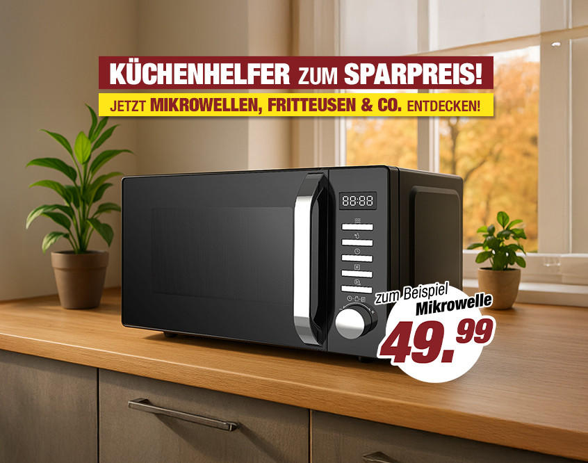 Schwarze Mikrowelle mit digitalem Display und Drehknopf auf Küchenarbeitsplatte vor Fenster mit Herbstlaub, daneben Text &apos;Küchenhelfer zum Sparpreis! Jetzt Mikrowellen, Fritteusen & Co. entdecken! Zum Beispiel Mikrowelle 49,99&apos;.