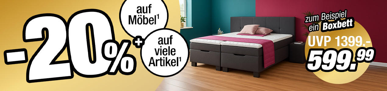 Schlafzimmer mit grauem Boxbett, rosa Kissen und Decke auf Holzboden. Rabattangabe & -20 % auf Möbel und viele Artikel