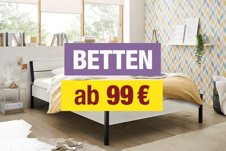 Schlafzimmer mit modernem Bett, gelber Decke und dekorativer Wand, Text 'BETTEN ab 99 €'