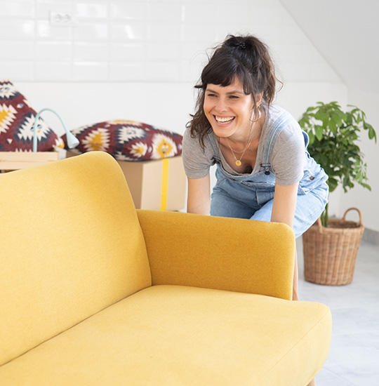 One_Site_Emotionsgrafik_Sofa_Transportieren_Ruecken_540x550_iStock_RgStudio.jpg