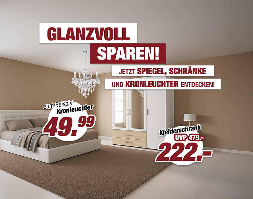Schlafzimmer mit Bett, Nachttisch, Kleiderschrank mit Spiegel und Kronleuchter, Preisschilder für Kronleuchter 49,99 Euro und Kleiderschrank 222 Euro.