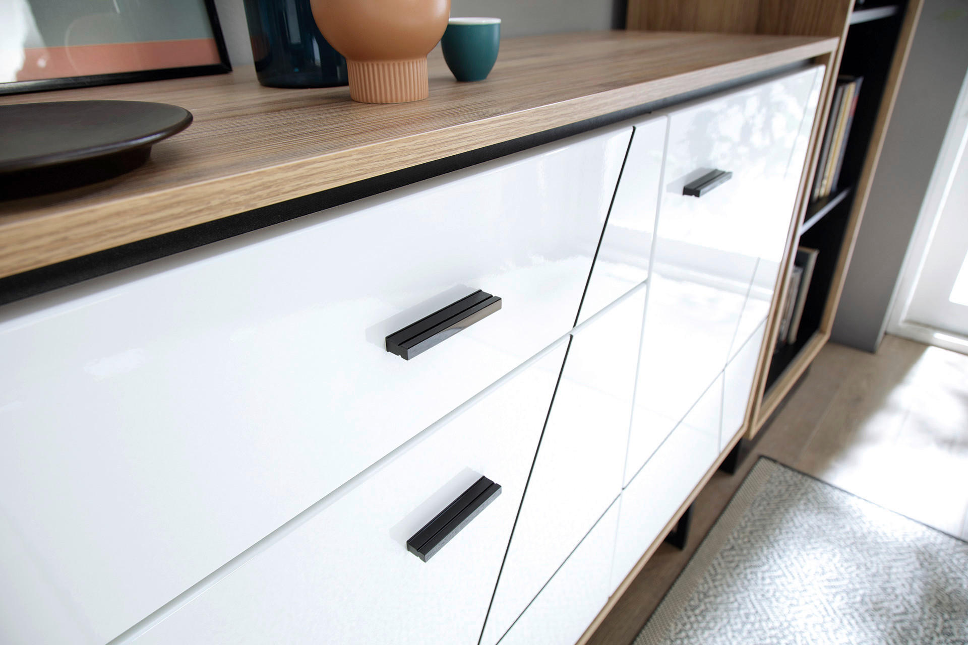 Sideboard Brolo Eiche Cleveland Nachbildung weiß Hochglanz schwarz B/H/T: ca. 167x90x40 cm Brolo - Eiche/weiß (167,00/90,00/40,00cm)
