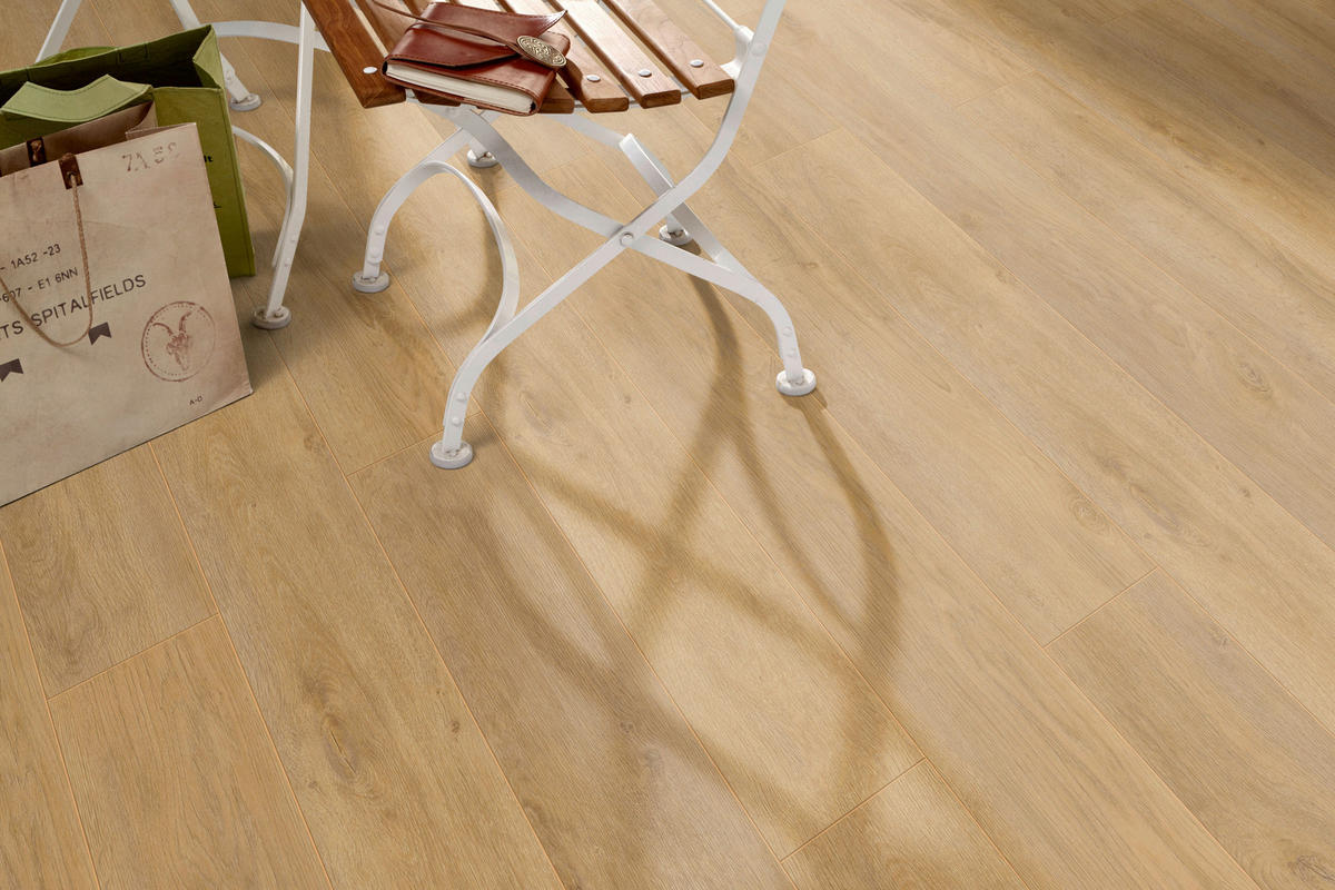 Kronotex Laminatboden Robusto ca.1,293m² im Paket  B/L: ca. 18,8x137,5 cm pro Paket Robusto ca.1,293m² im Paket - natur (18,80/137,50cm) - Kronotex