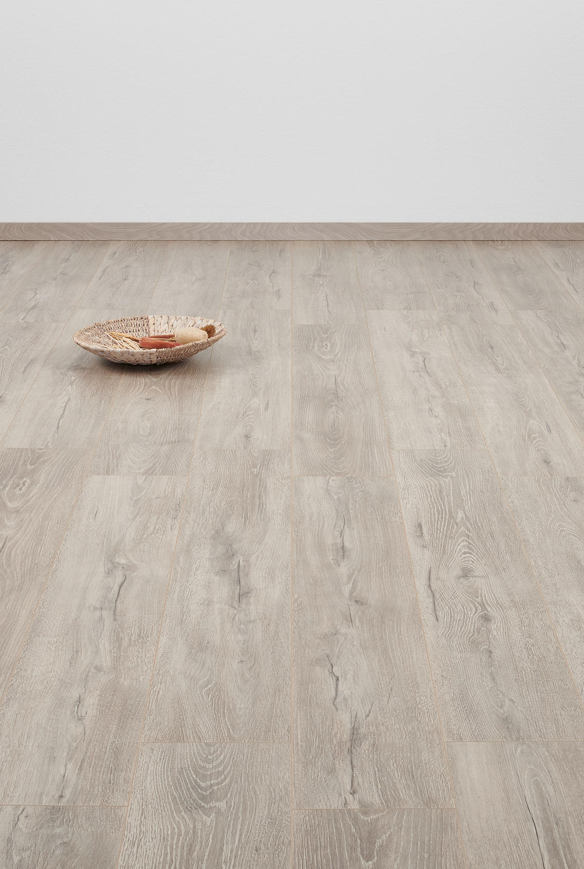 EGGER Laminatboden Eiche grau ca. 2,4936 m² im Paket  B/L: ca. 19,3x129,2 cm pro Paket Eiche grau ca. 2,4936 m² im Paket - grau (19,30/129,20cm) - EGGER