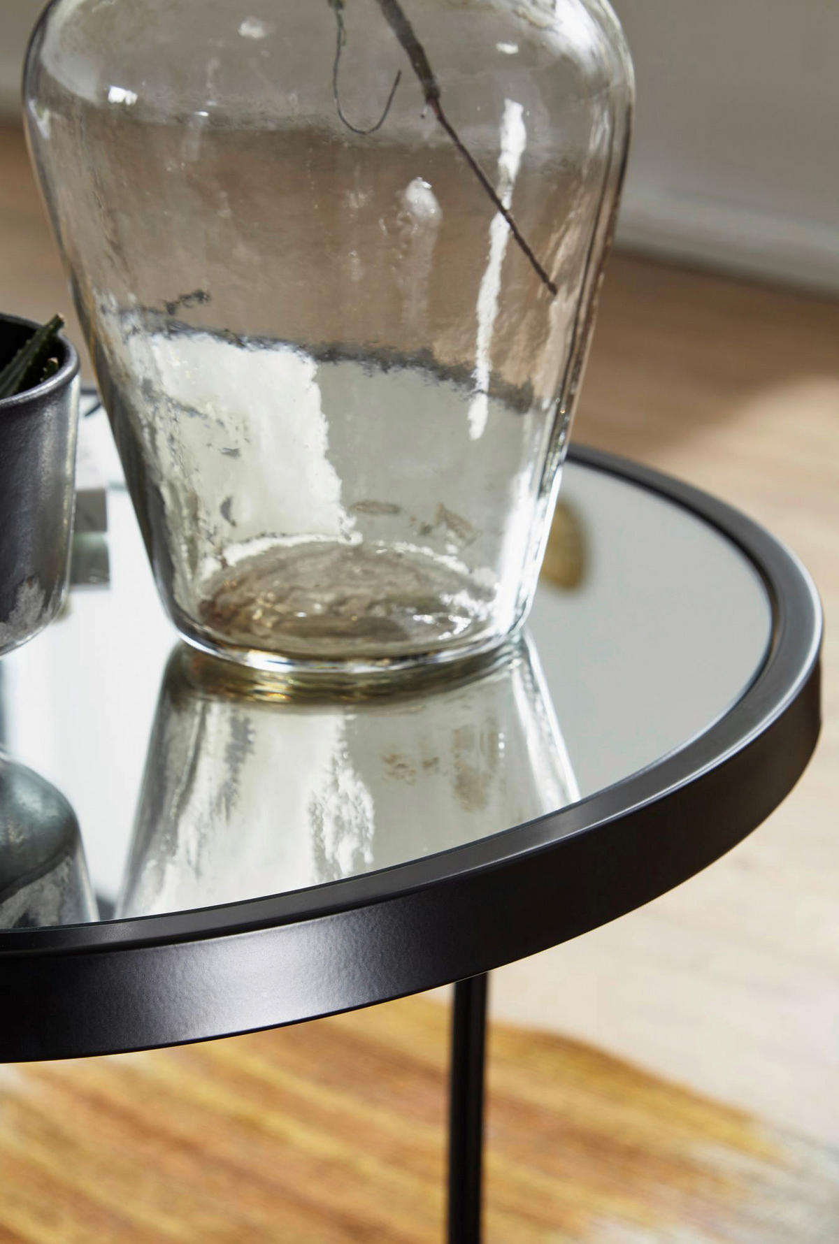 Beistelltisch 2er-Set. schwarz lackiert Glas Metall 2er-Set. - schwarz - Wohnling