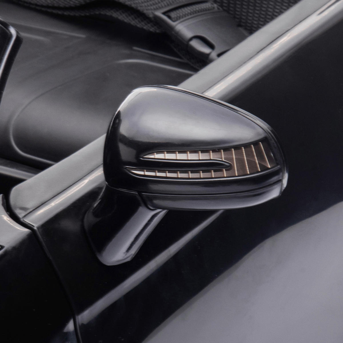 AIYAPLAY Kinder-Elektroauto schwarz B/H/L: ca. 62,5x44x107 cm Kinder Elektroauto - schwarz (107,00/62,50/44,00cm) - AIYAPLAY