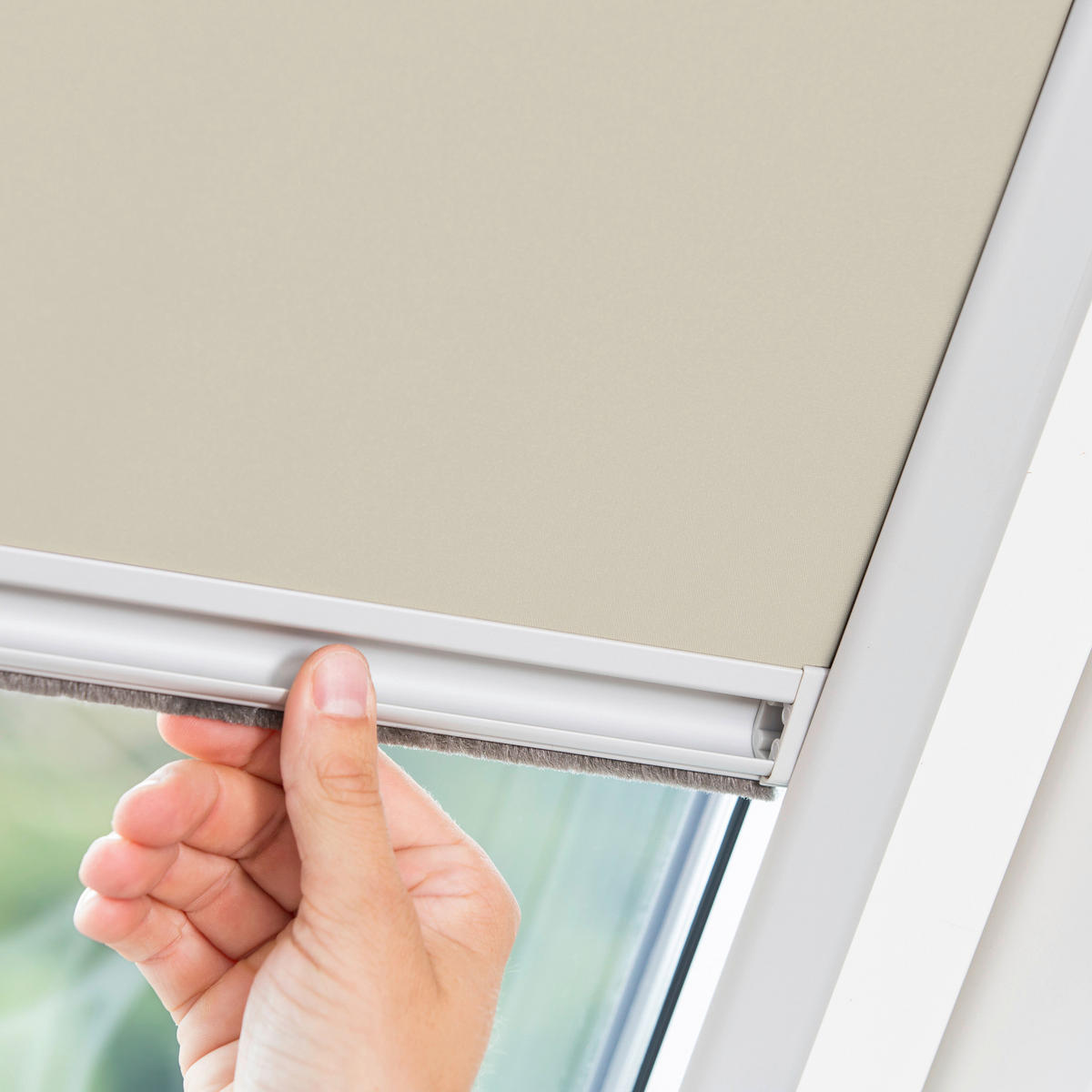 Dachfensterrollo Skylight VD creme B/L: ca. 61,3x94 cm Skylight VD - creme (61,30/94,00cm) - LICHTBLICK