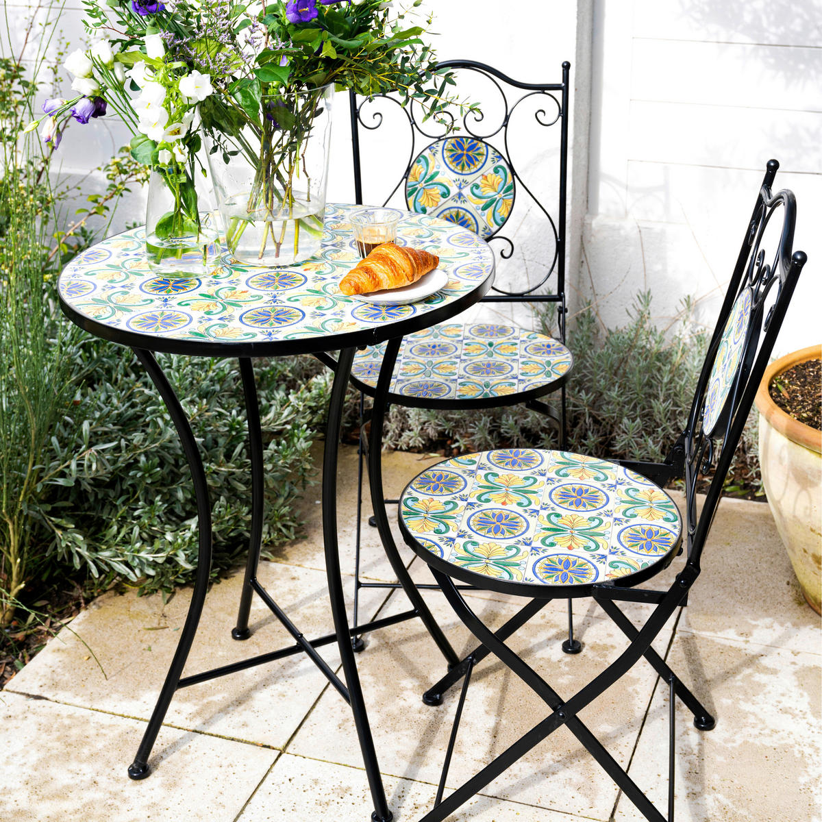 AXI Outdoor Living Bistroset Amélie Mosaik blau Metall B/H/L: ca. 60x92x60 cm Amélie Mosaik - blau/gelb (60,00/60,00/92,00cm) - AXI Outdoor Living