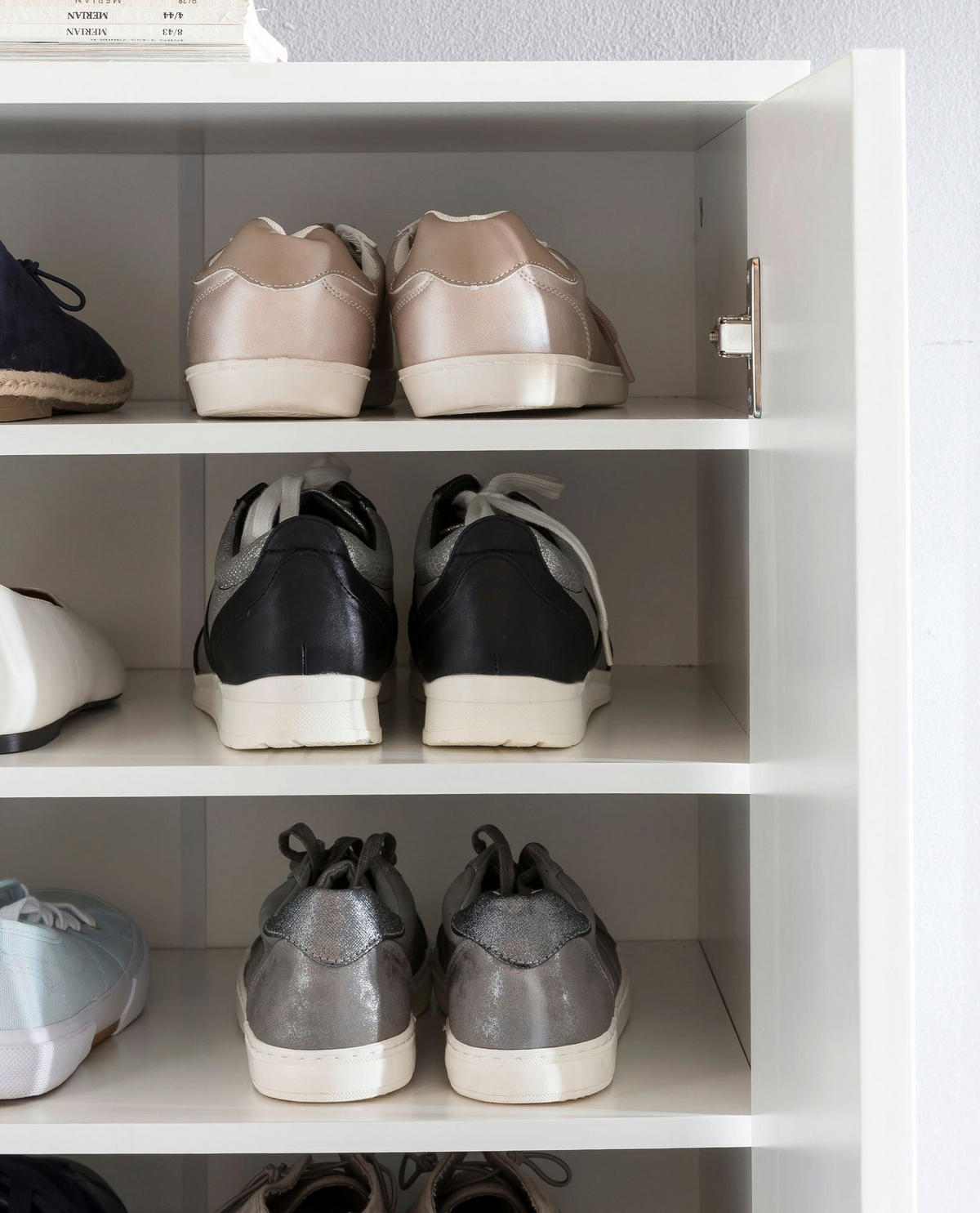 Schuhschrank weiß B/H/T: ca. 55x108x35 cm Schuhschrank - weiß (55,00/108,00/35,00cm) - Wohnling
