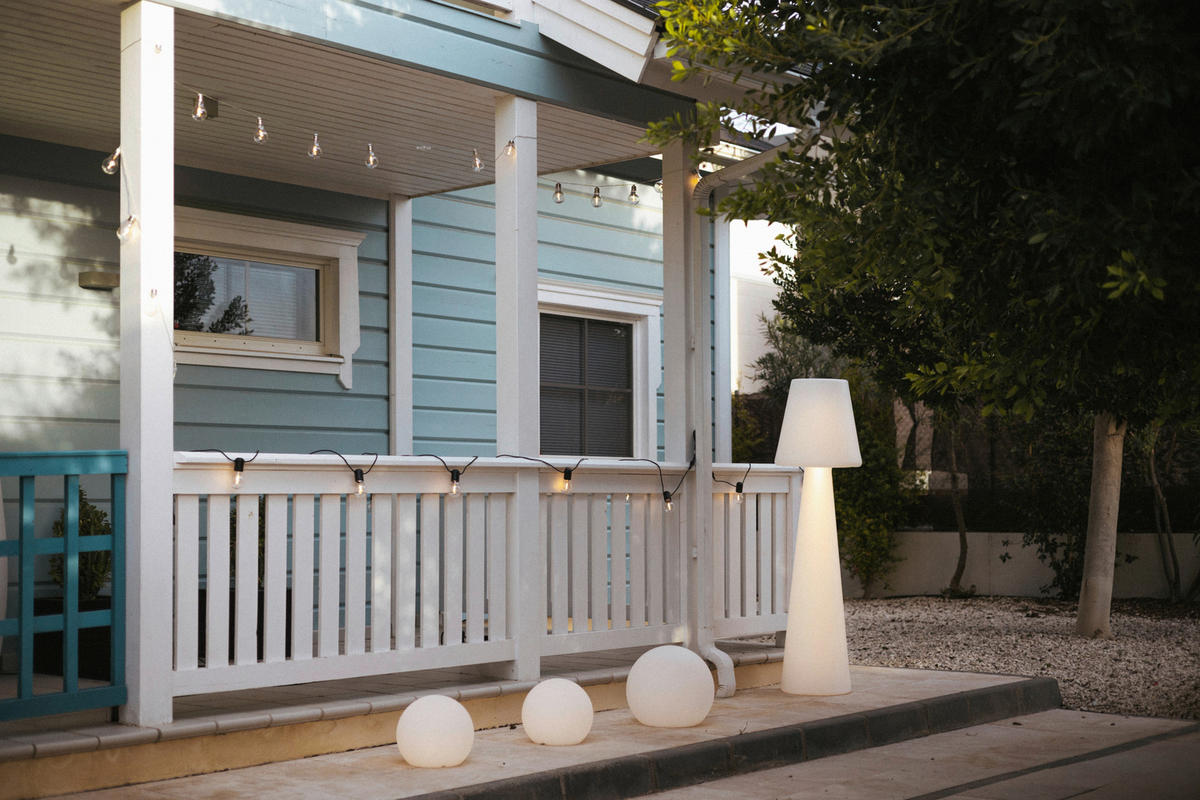 NewGarden LED-Stehleuchte weiß Kunststoff B/H/L: ca. 26,5x110x26,5 cm 1 Brennstellen LOLA 110 - weiß (26,50/26,50/110,00cm) - NewGarden