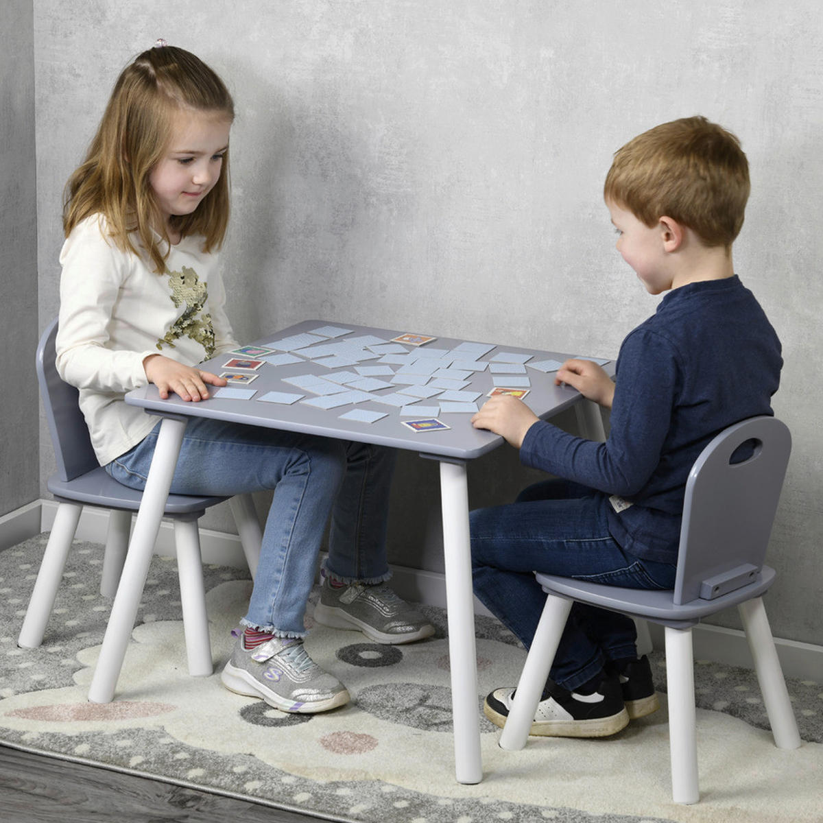 Kesper Kindertisch mit 2 Stühlen grau Spanplatte B/H/L: ca. 55x45x55 cm Kindertisch_mit_2_Stühlen - grau (55,00/55,00/45,00cm) - Kesper