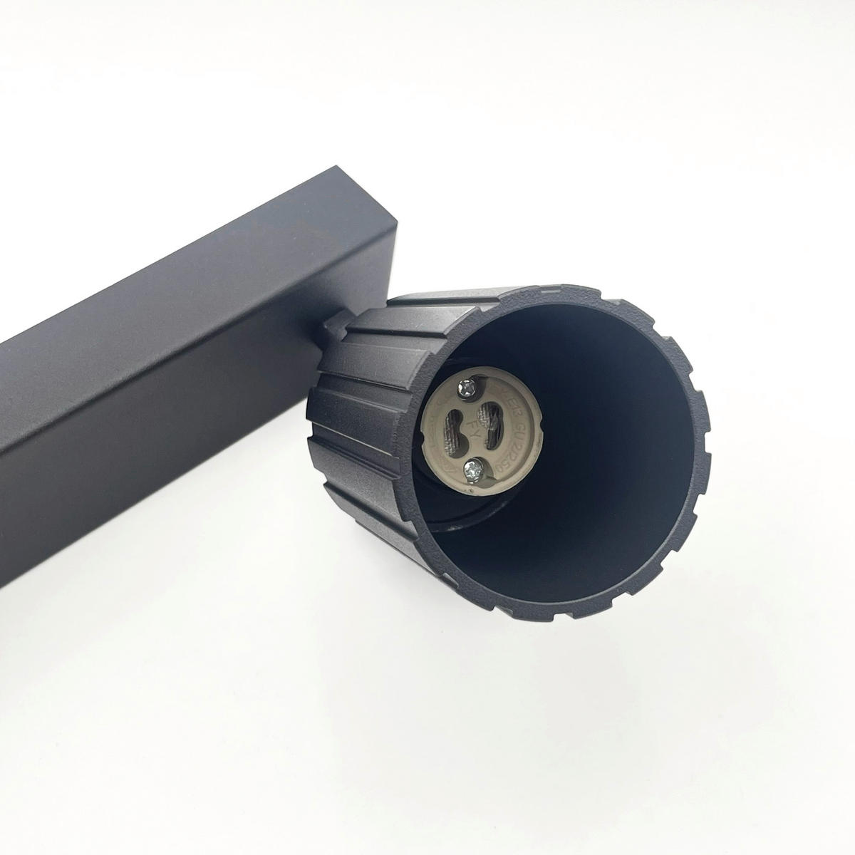 Lamkur Strahler schwarz Stahl B/H/L: ca. 6,5x16,5x81 cm 4 Brennstellen Prisma - schwarz (81,00/6,50/16,50cm) - Lamkur