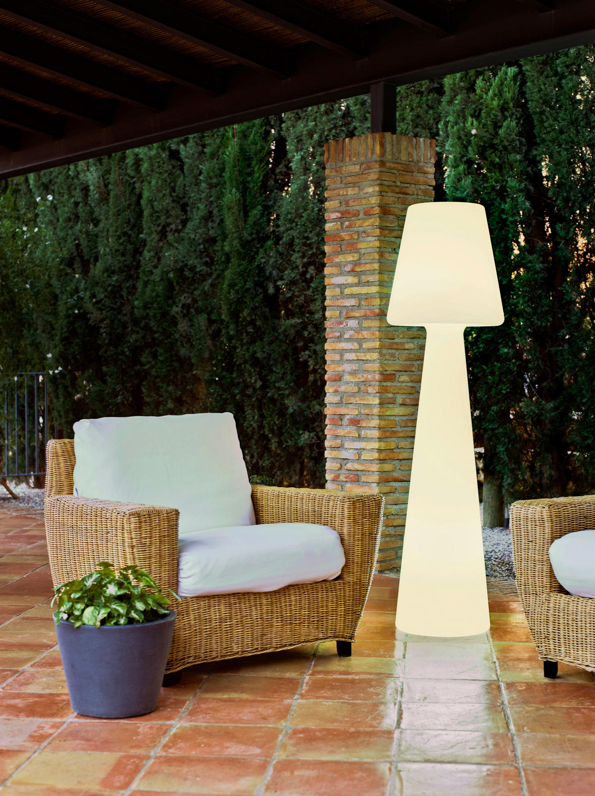 NewGarden LED-Stehleuchte weiß Kunststoff B/H/L: ca. 45x165x45 cm 1 Brennstellen LOLA 165 - weiß (45,00/45,00/165,00cm) - NewGarden