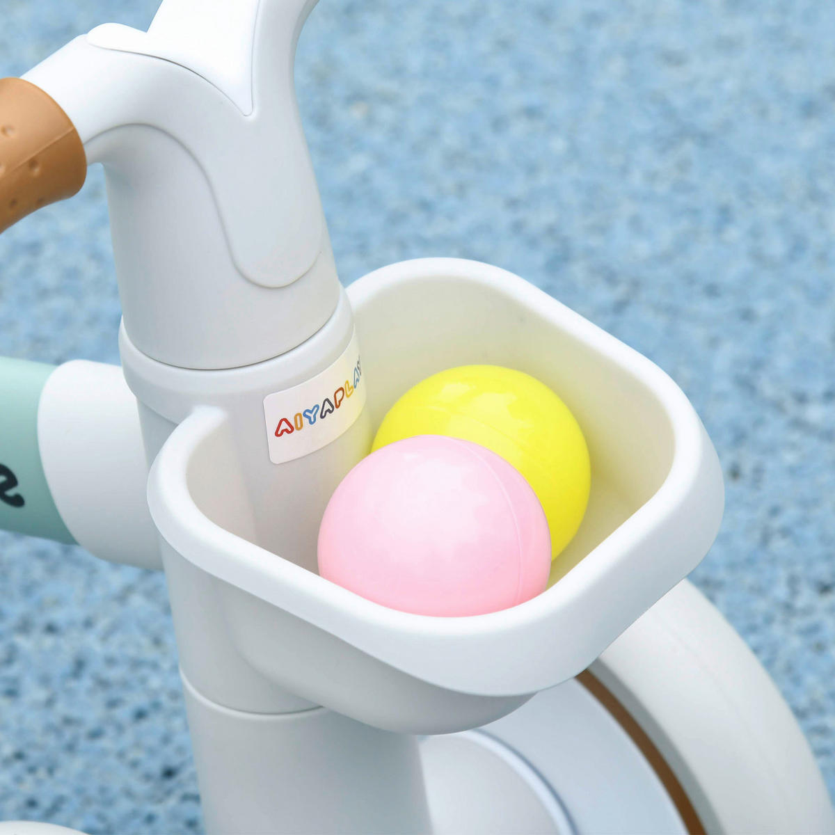 AIYAPLAY Kinderlaufrad weiß B/H/L: ca. 27x39x56 cm Kinderlaufrad - weiß/grün (56,00/27,00/39,00cm) - AIYAPLAY