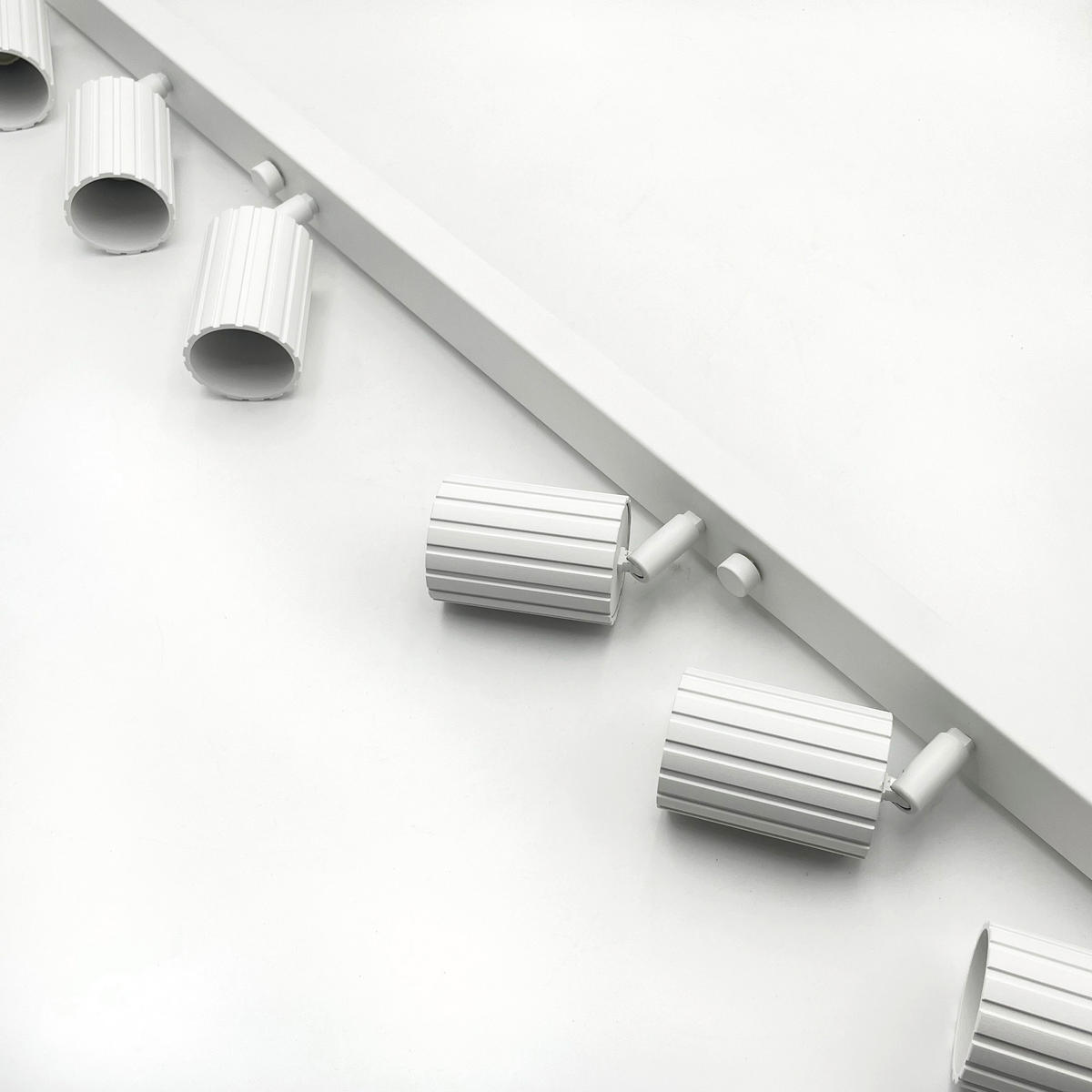 Lamkur Strahler weiß Stahl B/H/L: ca. 6,5x16,5x117 cm 6 Brennstellen Prisma - weiß (117,00/6,50/16,50cm) - Lamkur