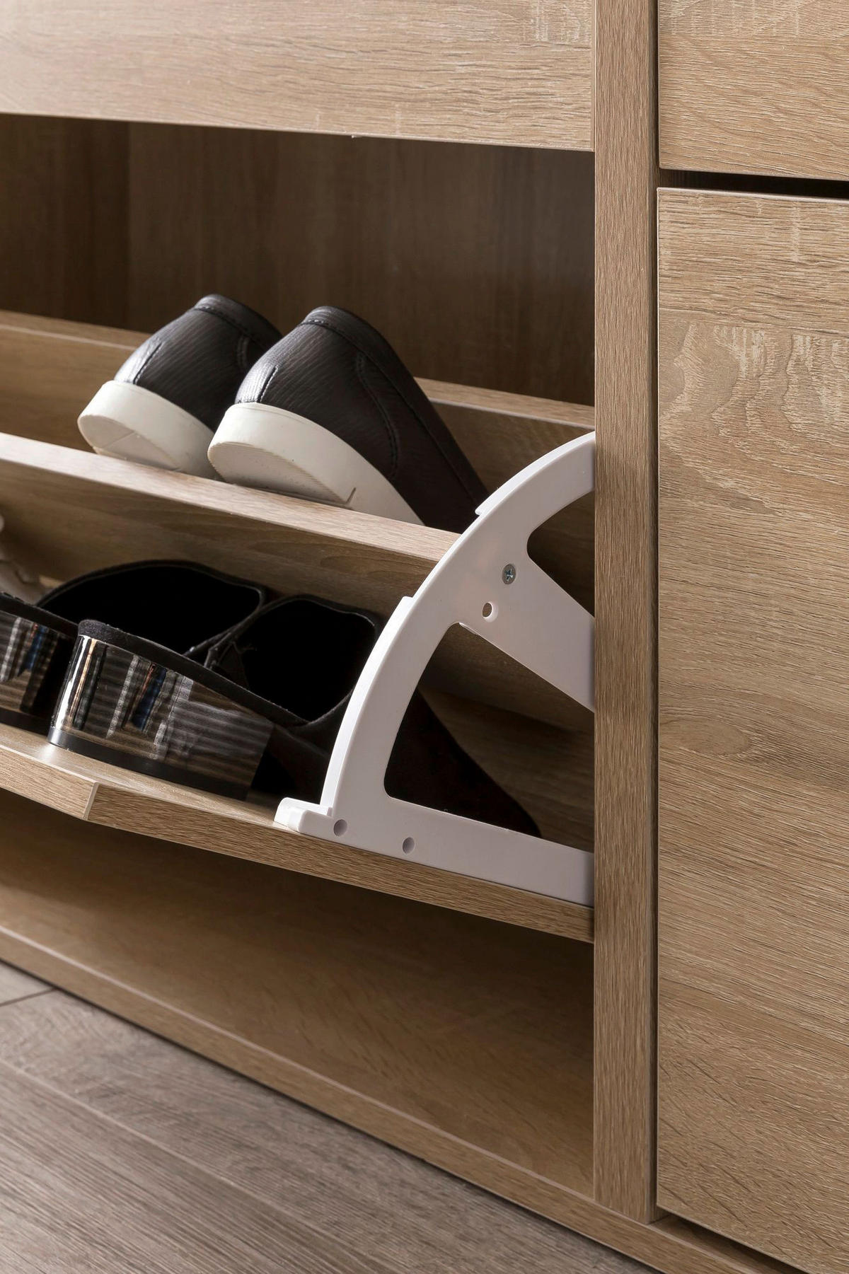 Schuhschrank Eiche Sonoma Nachbildung silber B/H/T: ca. 120x81x24 cm Schuhschrank - Eiche/silber (120,00/81,00/24,00cm) - Wohnling