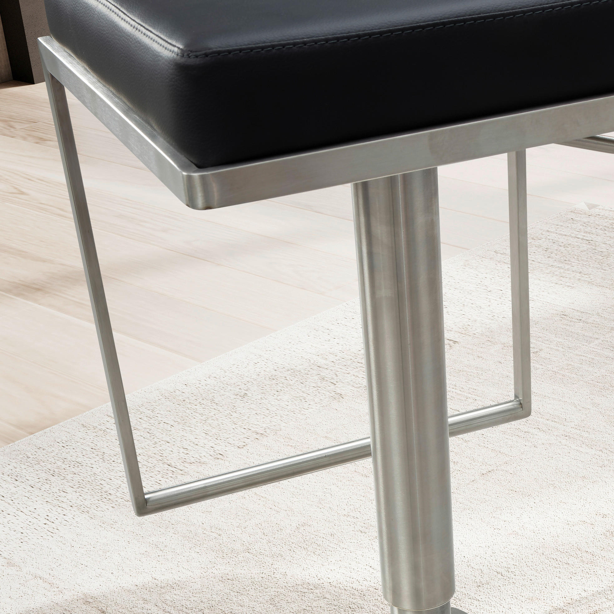 Barhocker schwarz Kunstleder B/H/T: ca. 38x91x39 cm Barhocker - schwarz (38,00/91,00/39,00cm) - Wohnling