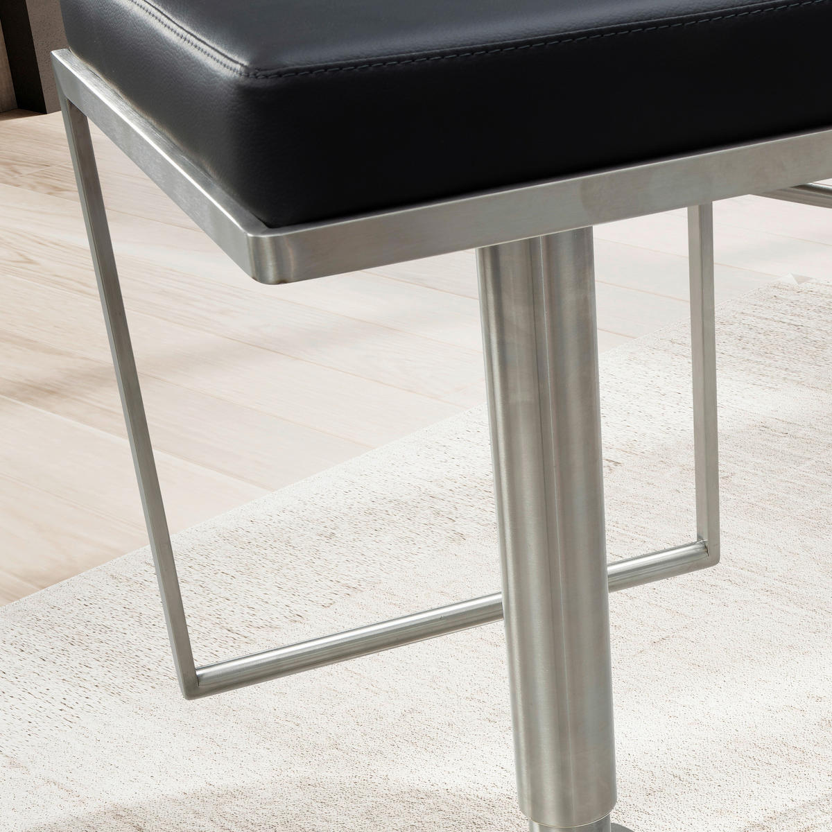 Barhocker schwarz Kunstleder B/H/T: ca. 38x91x39 cm Barhocker - schwarz (38,00/91,00/39,00cm) - Wohnling
