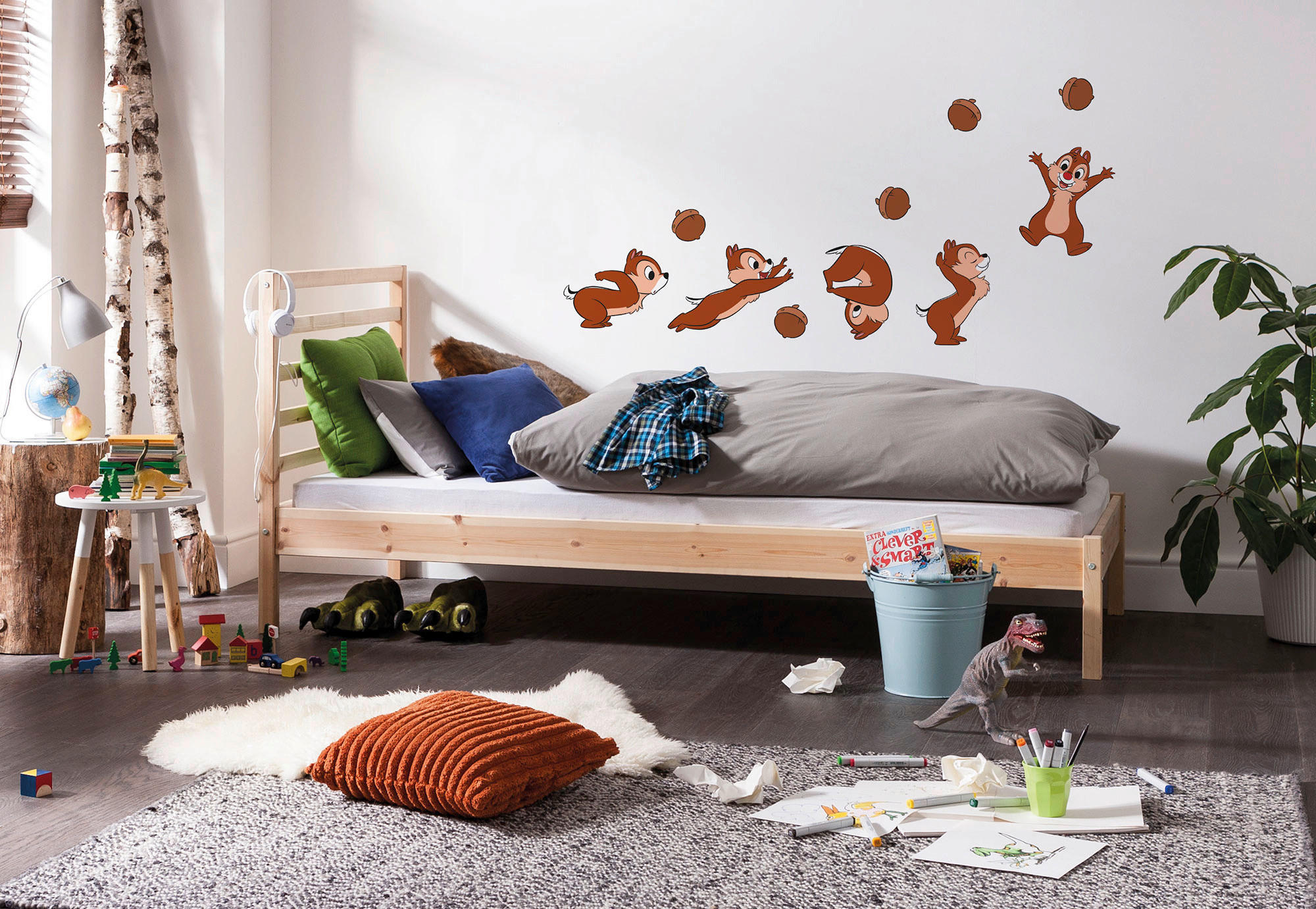 Komar Wandtattoo Chip 'n' Dale Hazelnut Hunt  Chip 'n' Dale Hazelnut Hunt B/L: ca. 50x70 cm Chip 'n' Dale Hazelnut Hunt - (50,00/70,00cm) - Komar