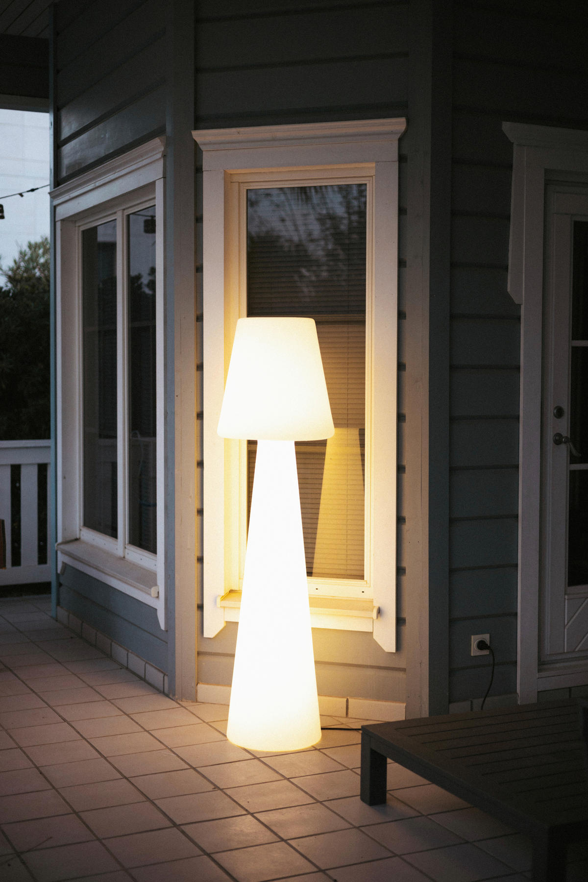 NewGarden LED-Stehleuchte weiß Kunststoff B/H/L: ca. 26,5x110x26,5 cm 1 Brennstellen LOLA 110 - weiß (26,50/26,50/110,00cm) - NewGarden