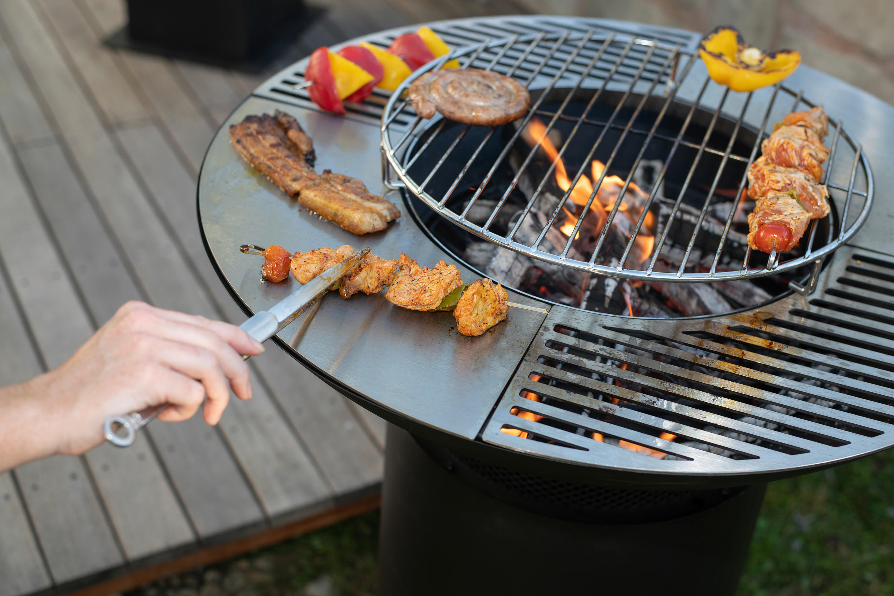 Westmann Feuerstelle mit Grill schwarz Stahl H/D: ca. 95x75 cm Grill Feuerstelle - schwarz (75,00/95,00cm) - Westmann