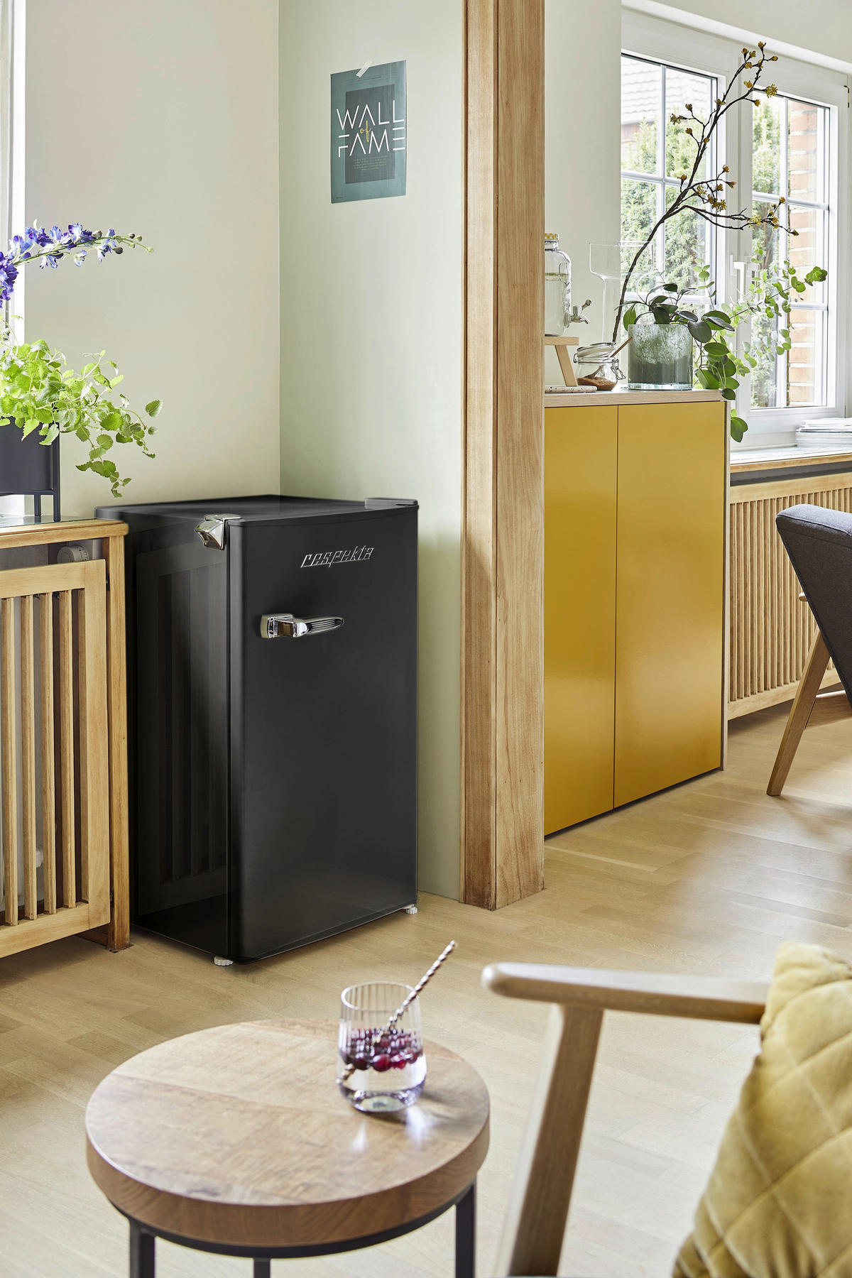 Respekta Retro Kühlschrank KG83S-52 schwarz B/H/T: ca. 47,4x83x44,7 cm Kühlschrank KG83S-52 - schwarz (47,40/83,00/44,70cm) - Respekta