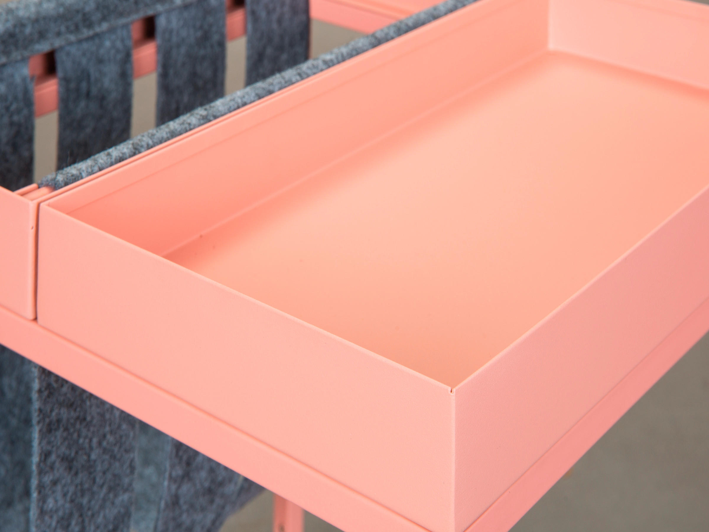 Zeitungsständer Club NY rosé Metall B/H/T: ca. 35x40x35 cm Club NY - rosé/grau (35,00/40,00/35,00cm) - Inter Link