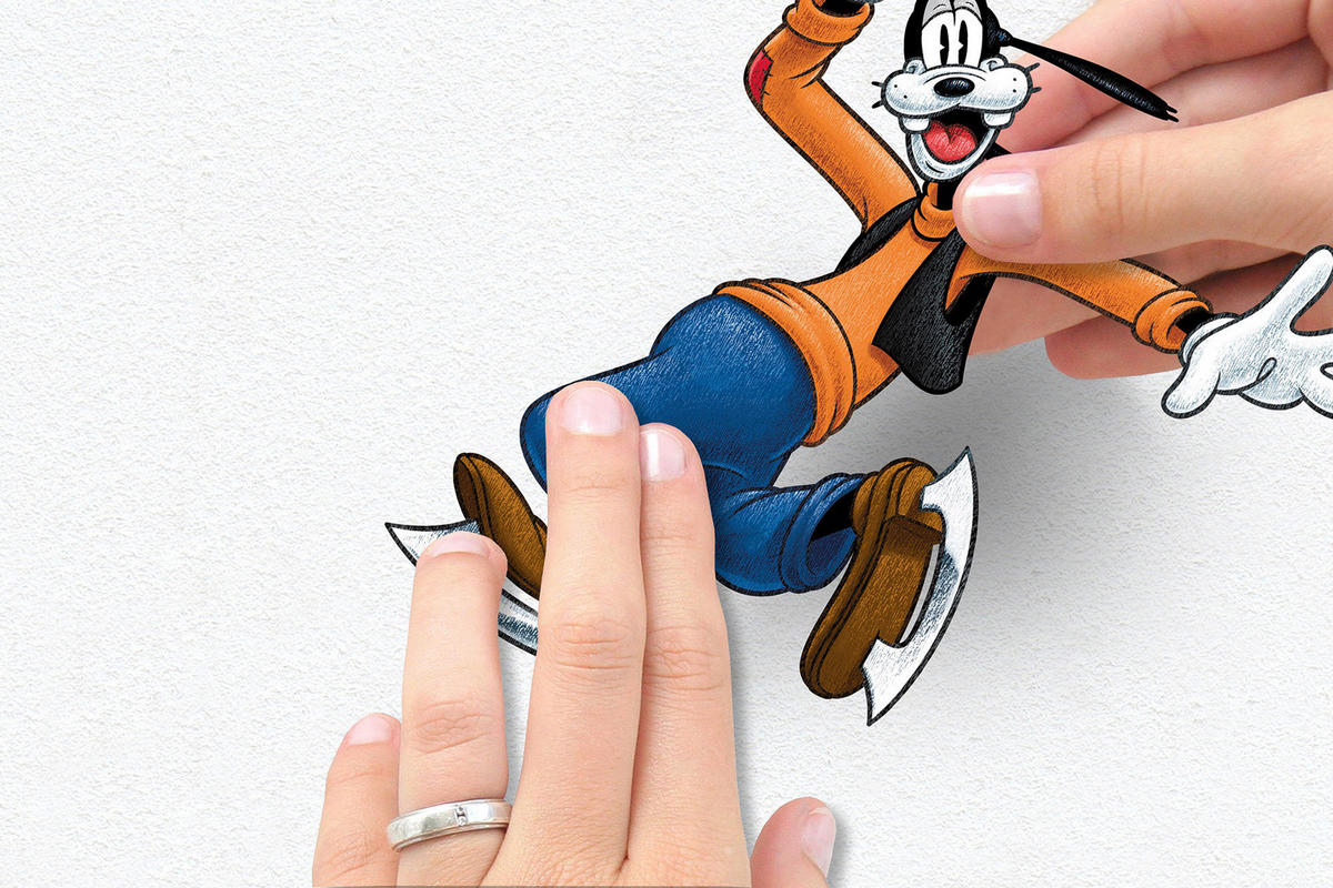 Komar Wandtattoo Mickey Ice slide Disney Mickey Ice slide B/L: ca. 50x70 cm Mickey Ice slide - (50,00/70,00cm) - Komar