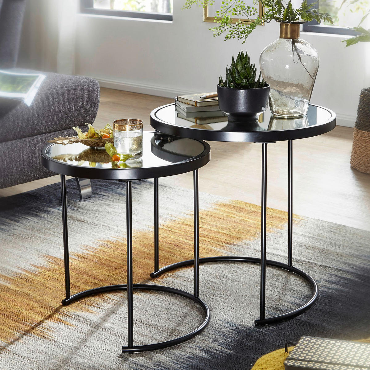 Beistelltisch 2er-Set. schwarz lackiert Glas Metall 2er-Set. - schwarz - Wohnling