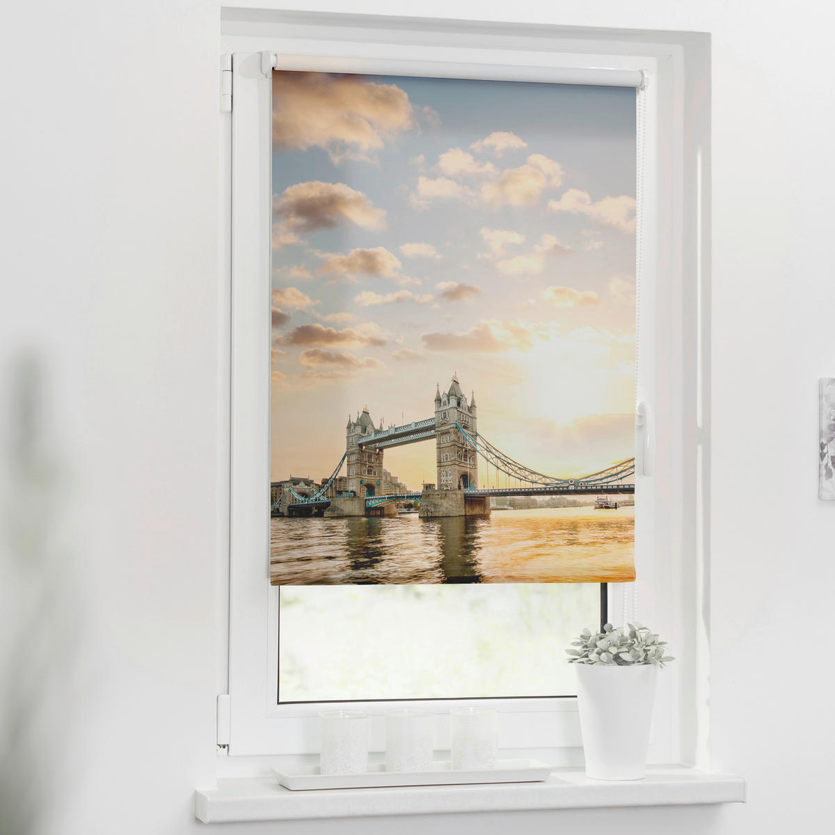 Verdunkelungsrollo Tower Bridge rot B/L: ca. 100x150 cm Tower Bridge - weiß/rot (100,00/150,00cm) - LICHTBLICK