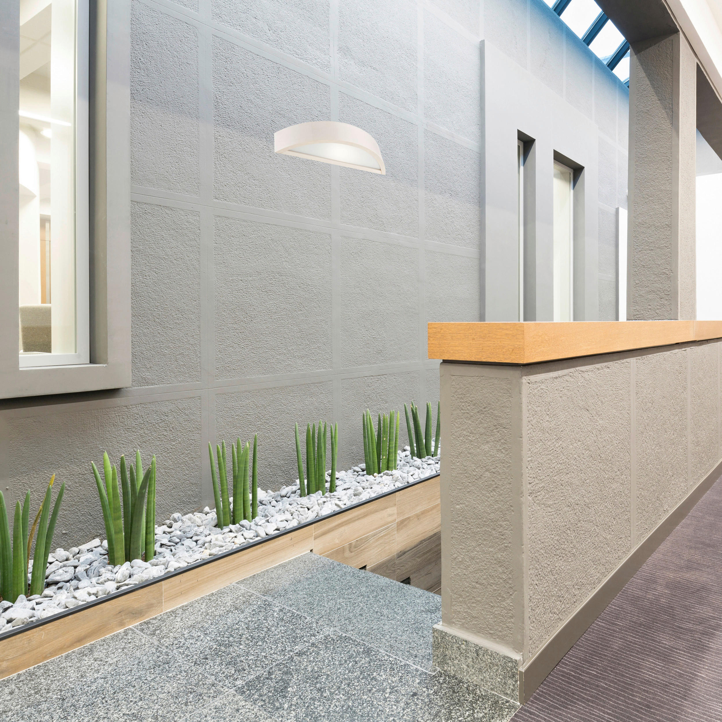 Thumbnail - Lamkur Wandleuchte weiß Holz Glas B/H/L: ca. 12x12x44 cm E27 1 Brennstellen