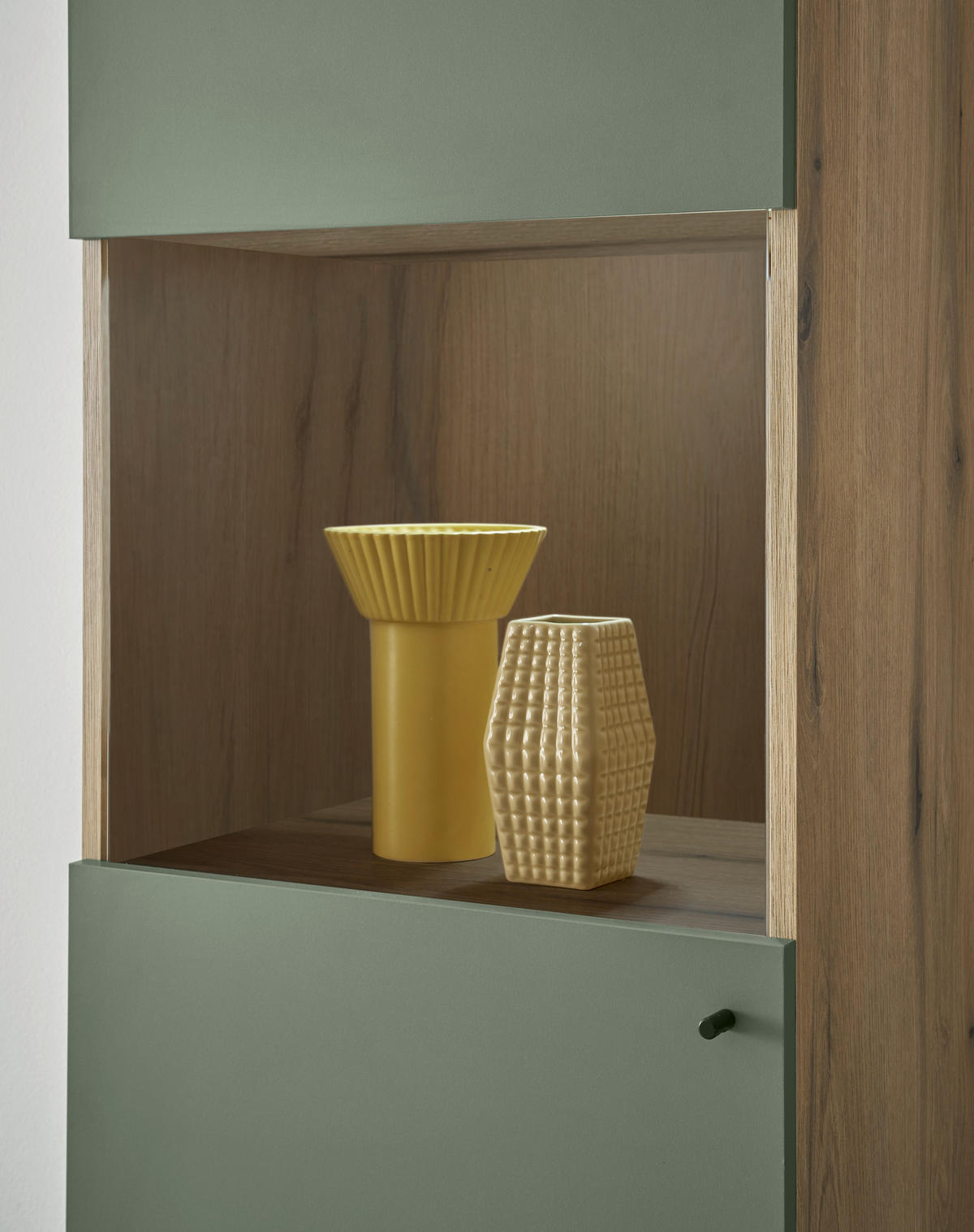 Vitrine Alva Eiche Evoke Coast Nachbildung salbei B/H/T: ca. 50x197x40 cm Alva - Eiche/salbei (50,00/197,00/40,00cm)
