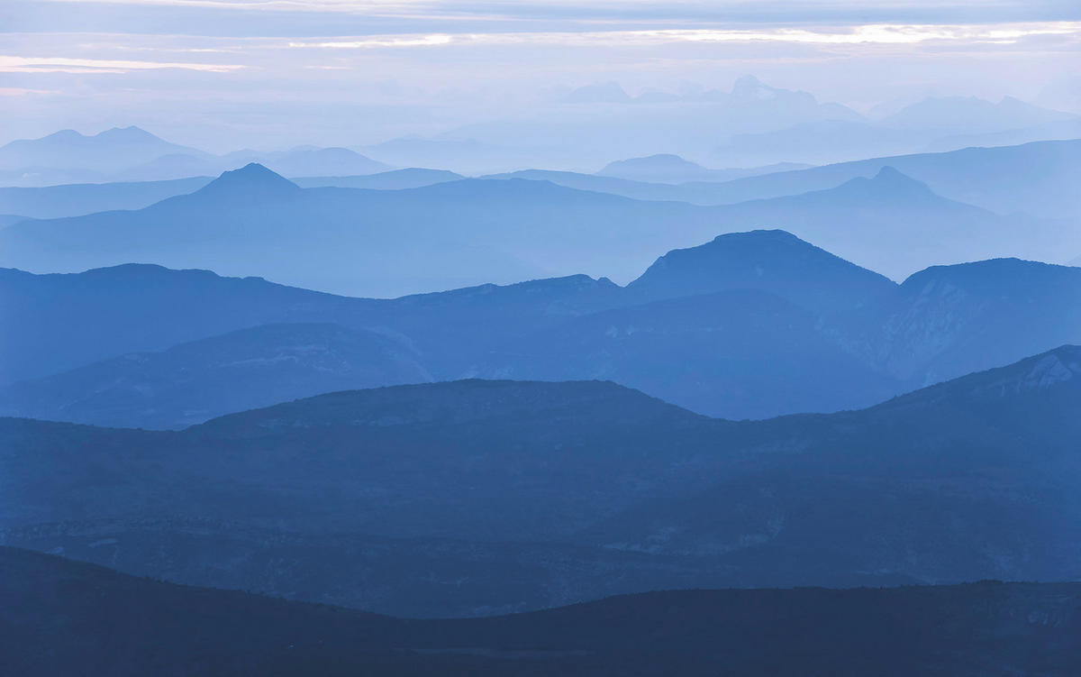 Komar Fototapete Blue Mountain B/L: ca. 400x250 cm Blue Mountain - (400,00/250,00cm) - Komar