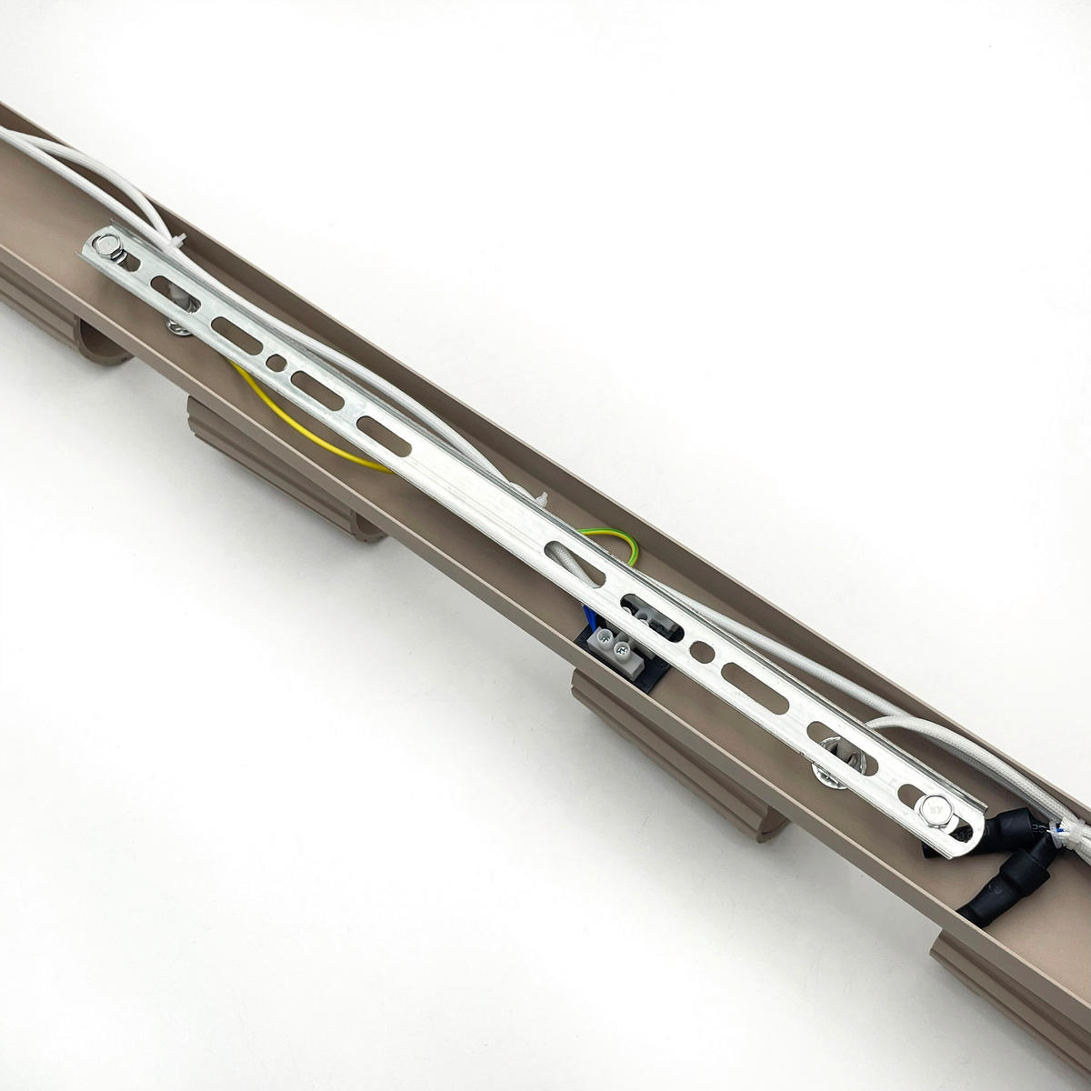 Lamkur Strahler beige Stahl B/H/L: ca. 6,5x16,5x117 cm 6 Brennstellen Prisma - beige (117,00/6,50/16,50cm) - Lamkur