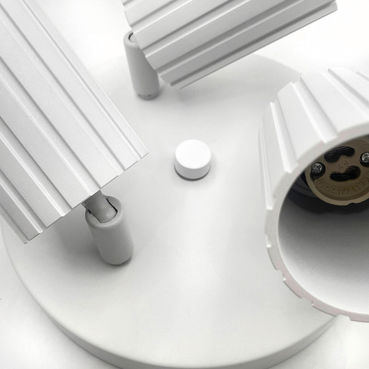 Lamkur Strahler weiß Stahl B/H/L: ca. 18x19,5x18 cm 3 Brennstellen Prisma - weiß (18,00/18,00/19,50cm) - Lamkur