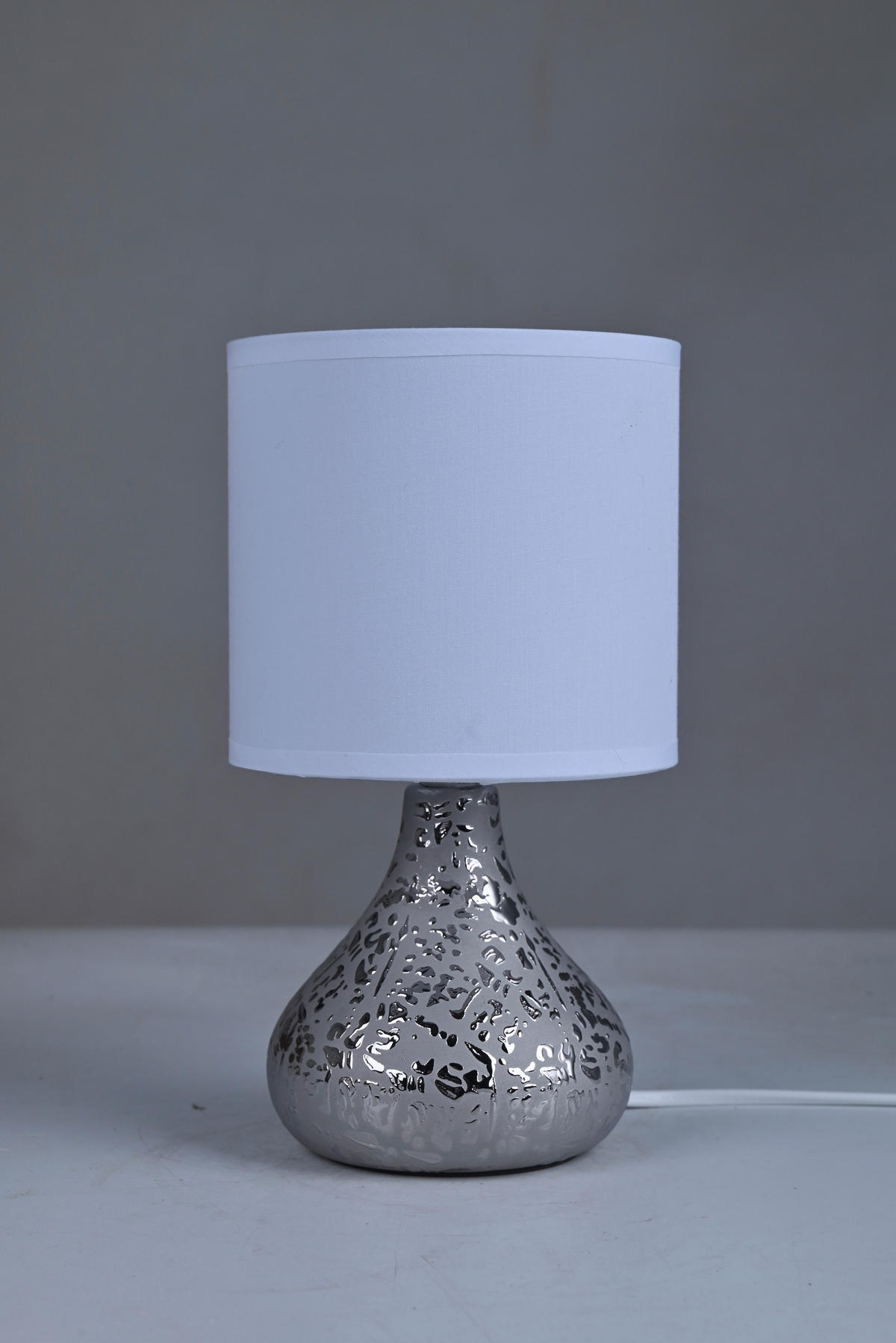 POCOline Keramik_Tischleuchte silber Keramik B/H/L: ca. 14x25x14 cm E14 1 Brennstellen Tischleuchte-Keramik_Auri - silber (14,00/14,00/25,00cm) - POCOline