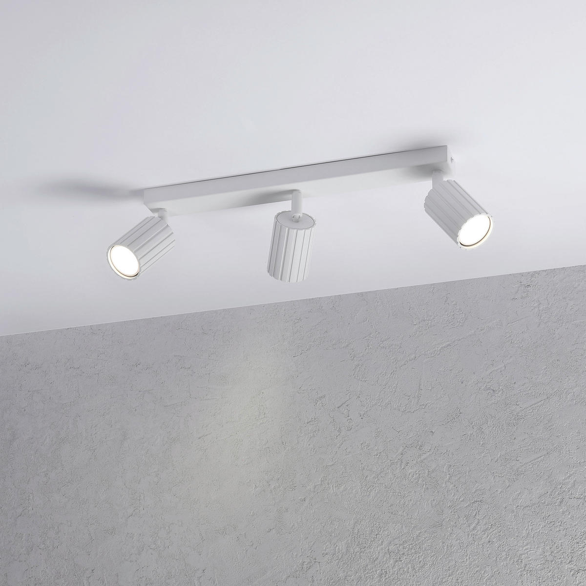 Lamkur Strahler weiß Stahl B/H/L: ca. 6,5x16,5x45 cm 3 Brennstellen Prisma - weiß (45,00/6,50/16,50cm) - Lamkur