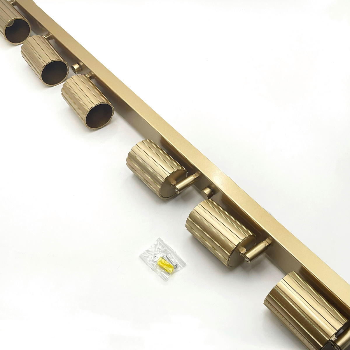 Lamkur Strahler gold Stahl B/H/L: ca. 6,5x16,5x117 cm 6 Brennstellen Prisma - gold (117,00/6,50/16,50cm) - Lamkur