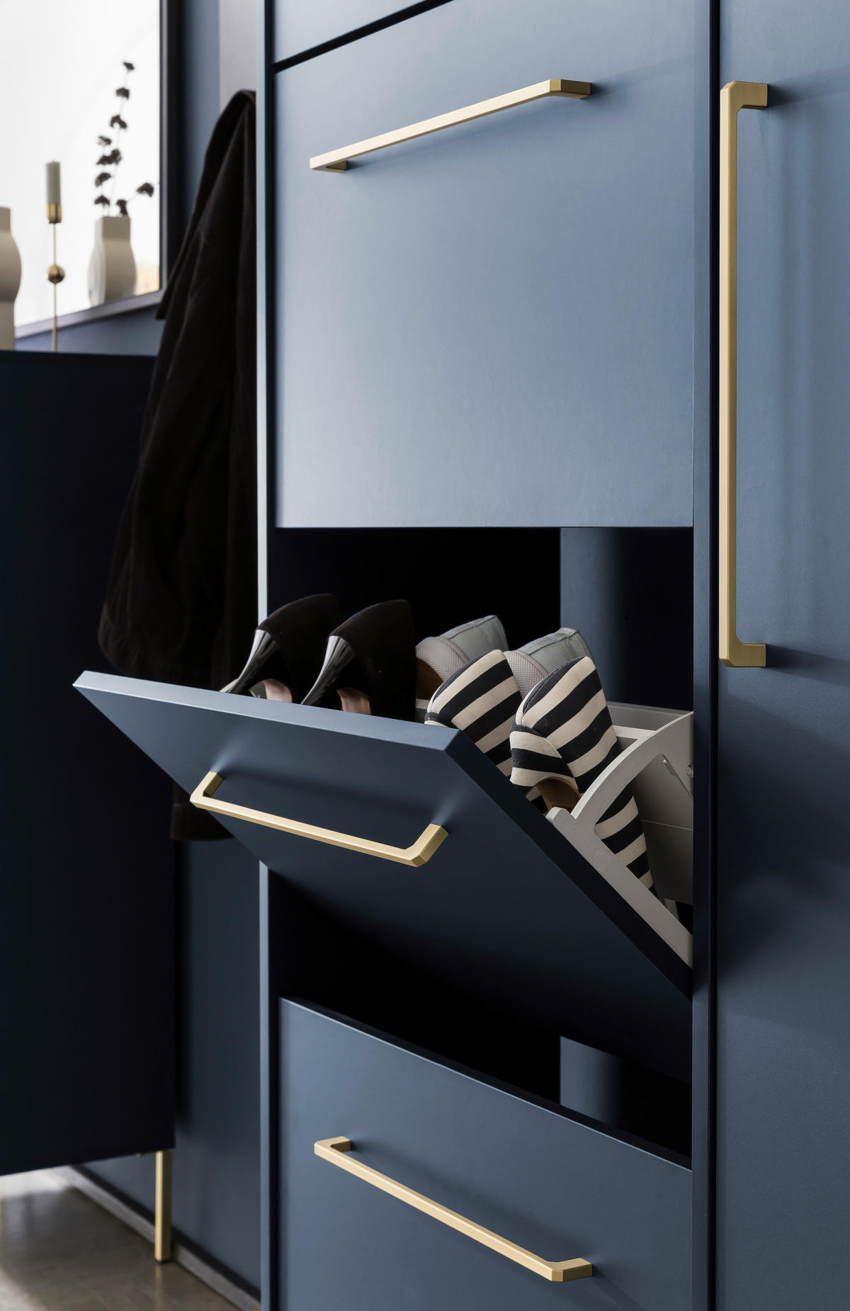 Schuhschrank Kent dunkelblau B/H/T: ca. 88,4x174,2x30 cm Kent - dunkelblau (88,40/174,20/30,00cm) - Möbelpartner