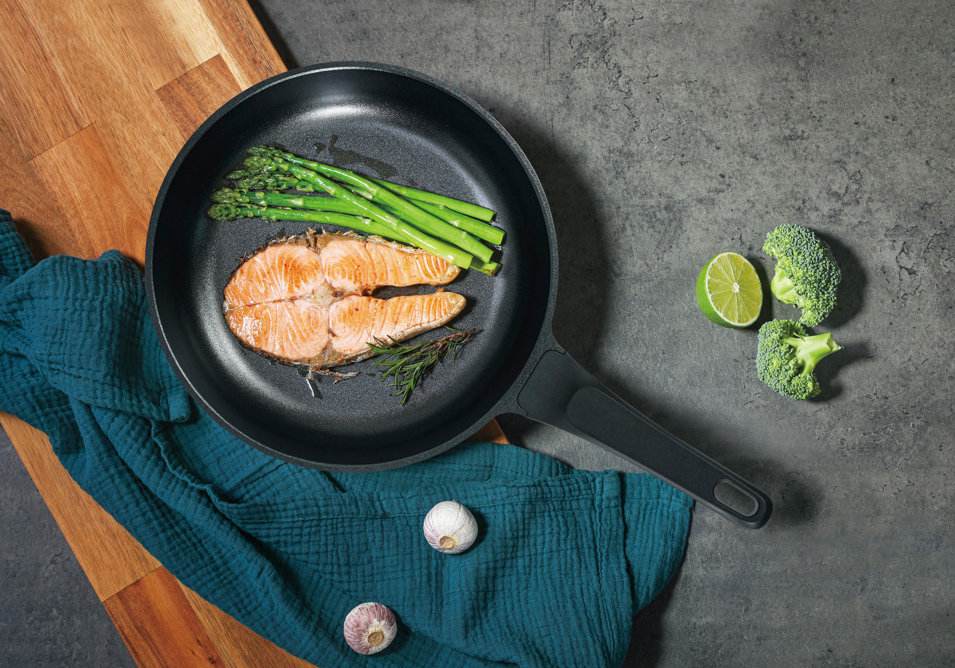 POCOline Pfanne schwarz Aluguss Pfanne 28cm - schwarz - POCOline