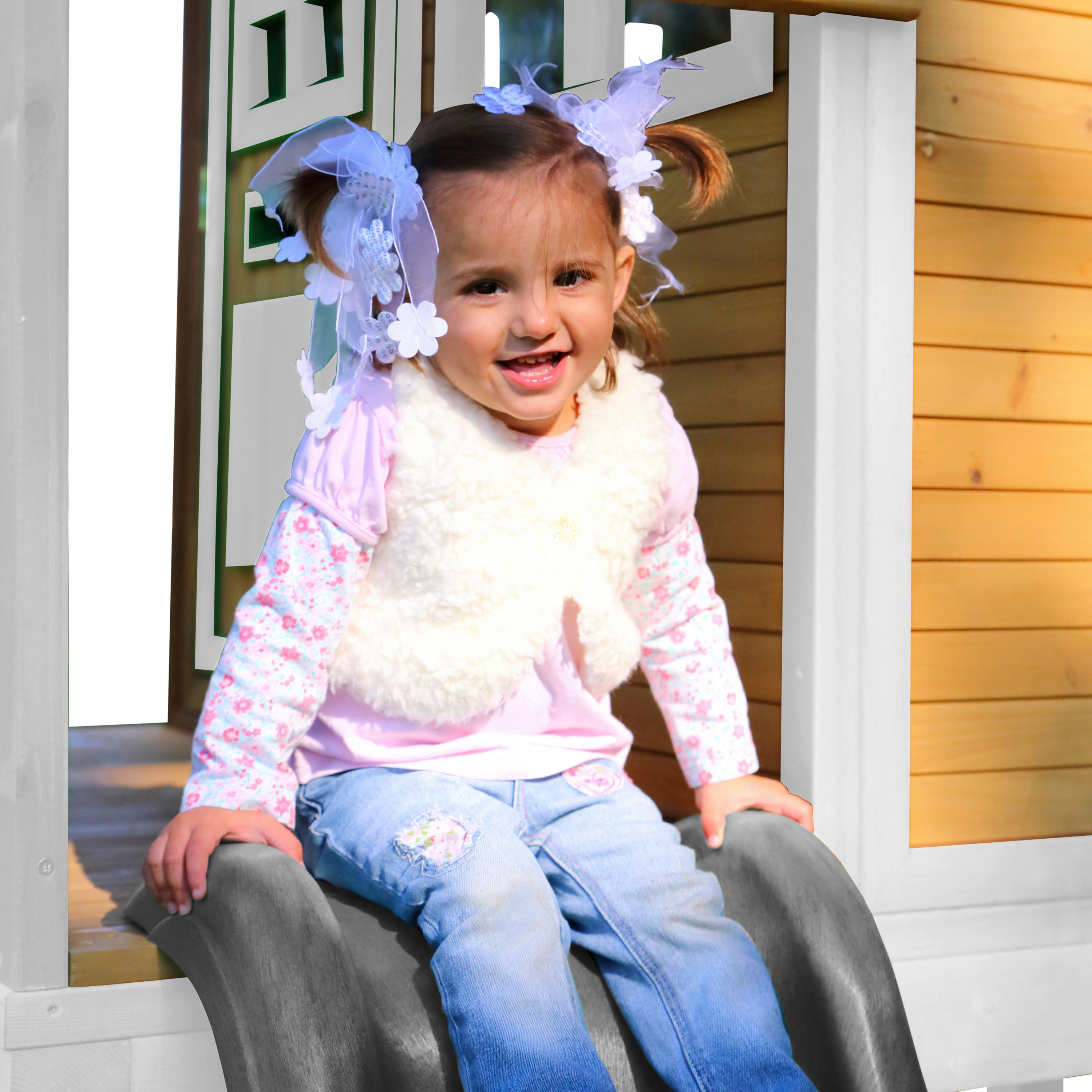 AXI Spielhaus Laura weiß B/H/L: ca. 318...