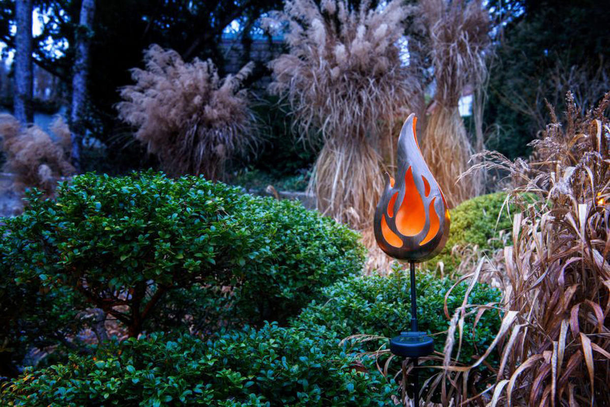 LED-Solar Erdspieß NV5244956 bronze Metall H/T/L: ca. 84x7x13 cm Flamme - bronze (13,00cm) - Näve Leuchten