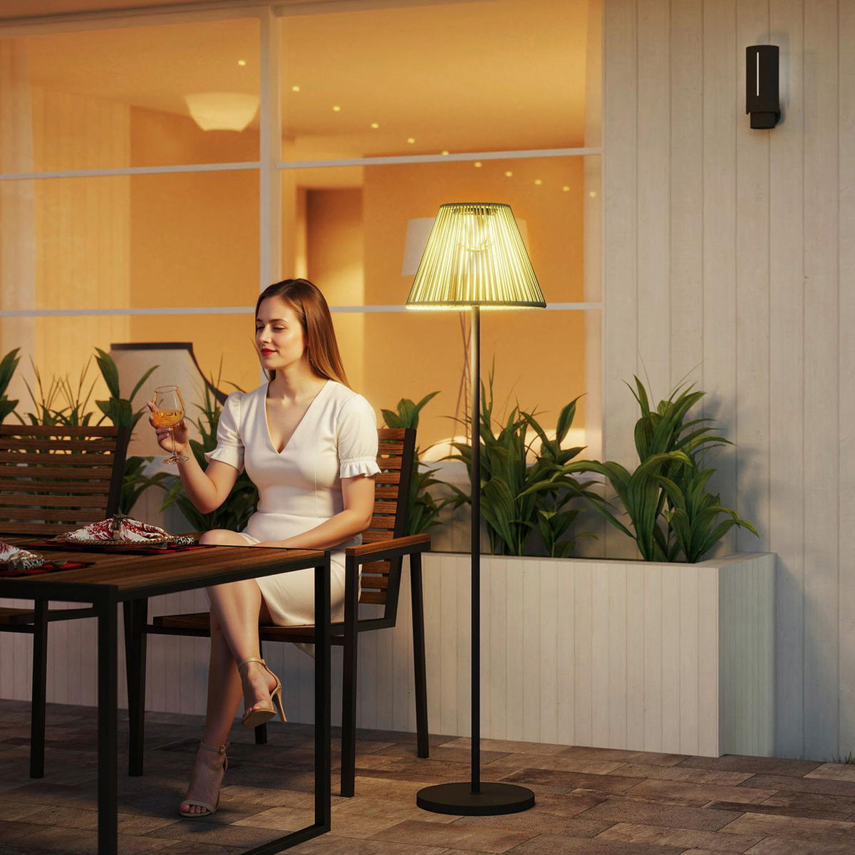 Solarleuchte grau Polyethylen Stahl B/H/L: ca. 33x135x33 cm Rattan Solarleuchte - grau (33,00/33,00/135,00cm) - Outsunny