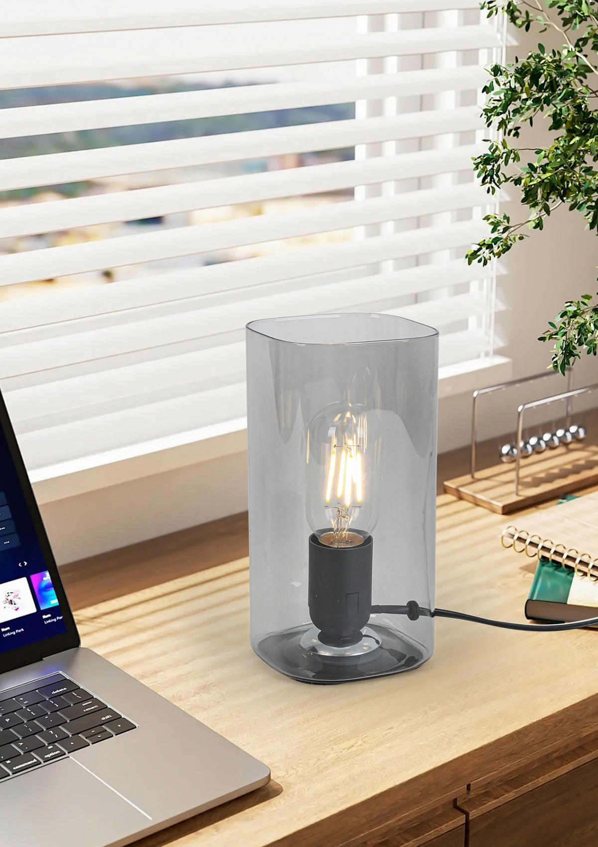 Nolo Tischleuchte Paige Rauch Glas B/H/L: ca. 9,5x20x9,5 cm E27 1 Brennstellen Paige - Rauch (9,50/9,50/20,00cm) - Nolo