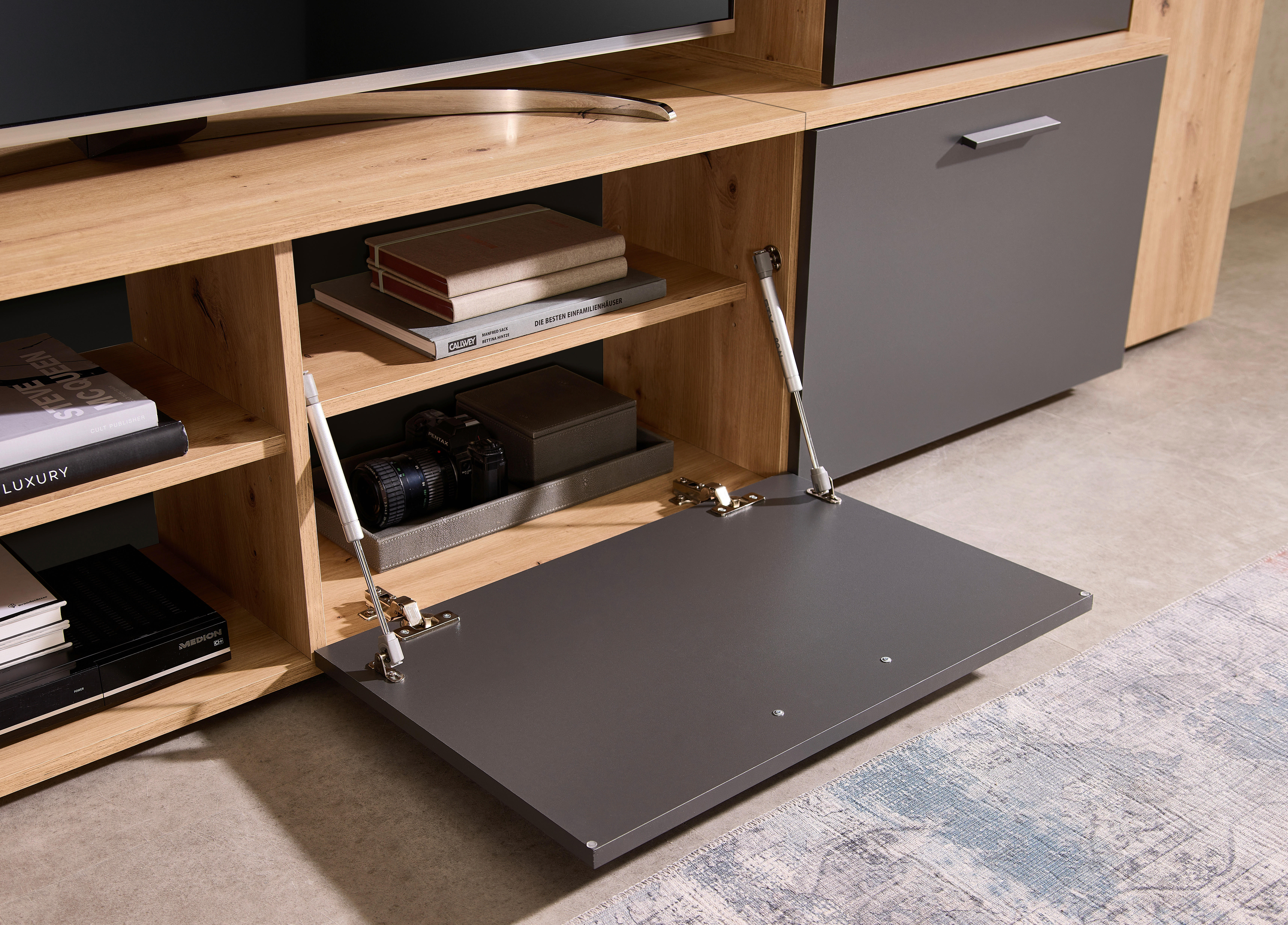 Wohnwand Heathrow Eiche Artisan Nachbildung anthrazit B/H/T: ca. 250x135x38 cm Heathrow - Eiche/anthrazit (250,00/135,00/38,00cm)