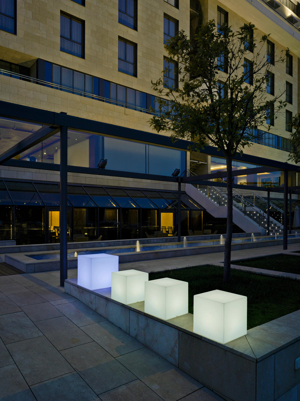 LED-Dekoleuchte weiß B/H/L: ca. 40x40x40 cm CUBY 40 - weiß (40,00/40,00/40,00cm) - NewGarden