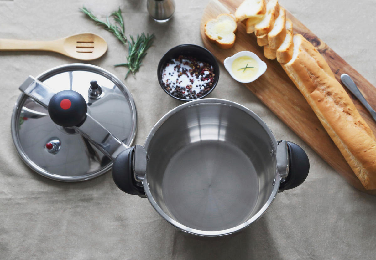 SAN IGNACIO Schnellkochtopf Córdoba silber Edelstahl B/H/L: ca. 26,7x25,8x29,8 cm Córdoba - silber (29,80/26,70/25,80cm) - SAN IGNACIO